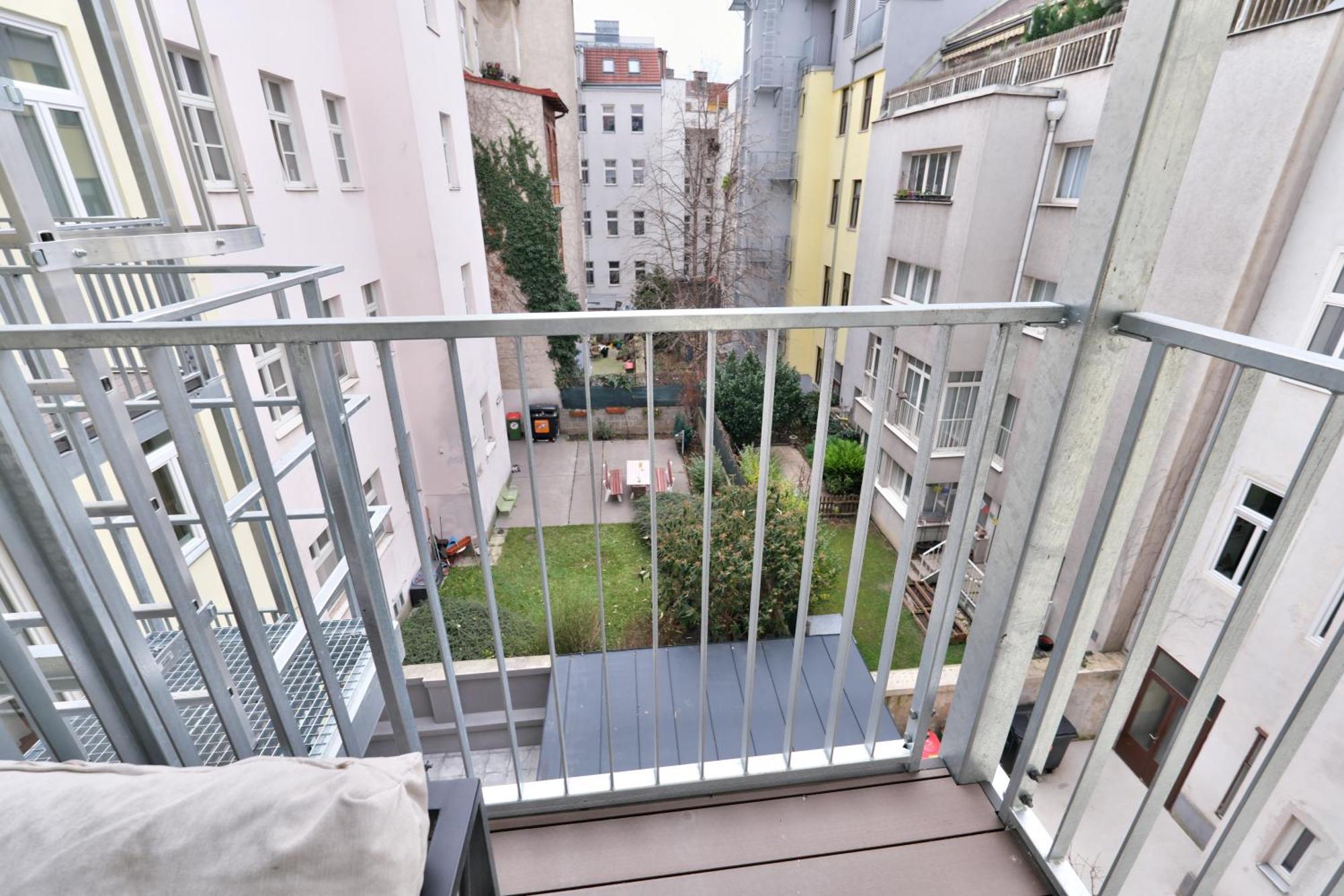 Vienna Lotus Apartments Bagian luar foto