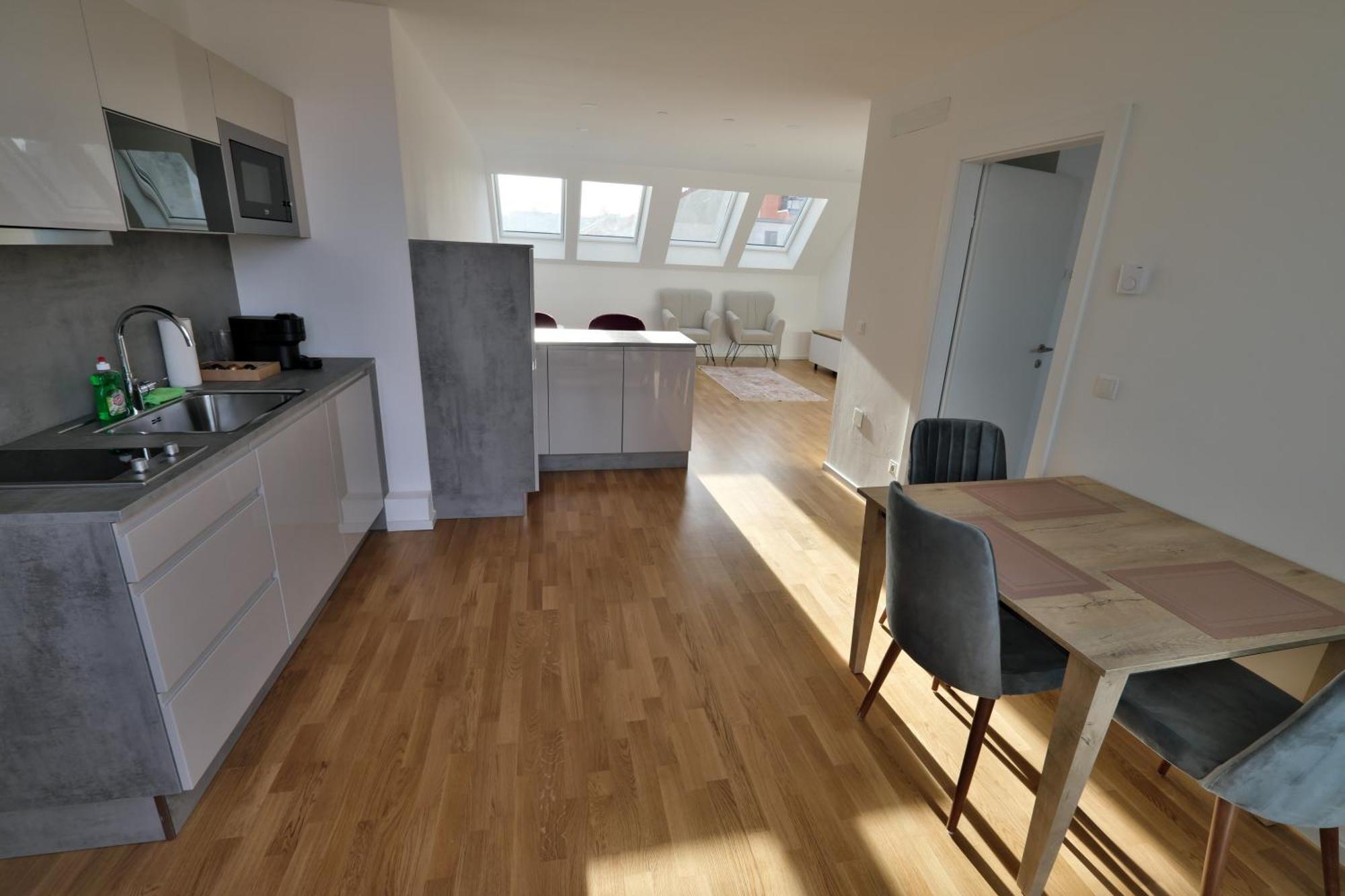 Vienna Lotus Apartments Bagian luar foto