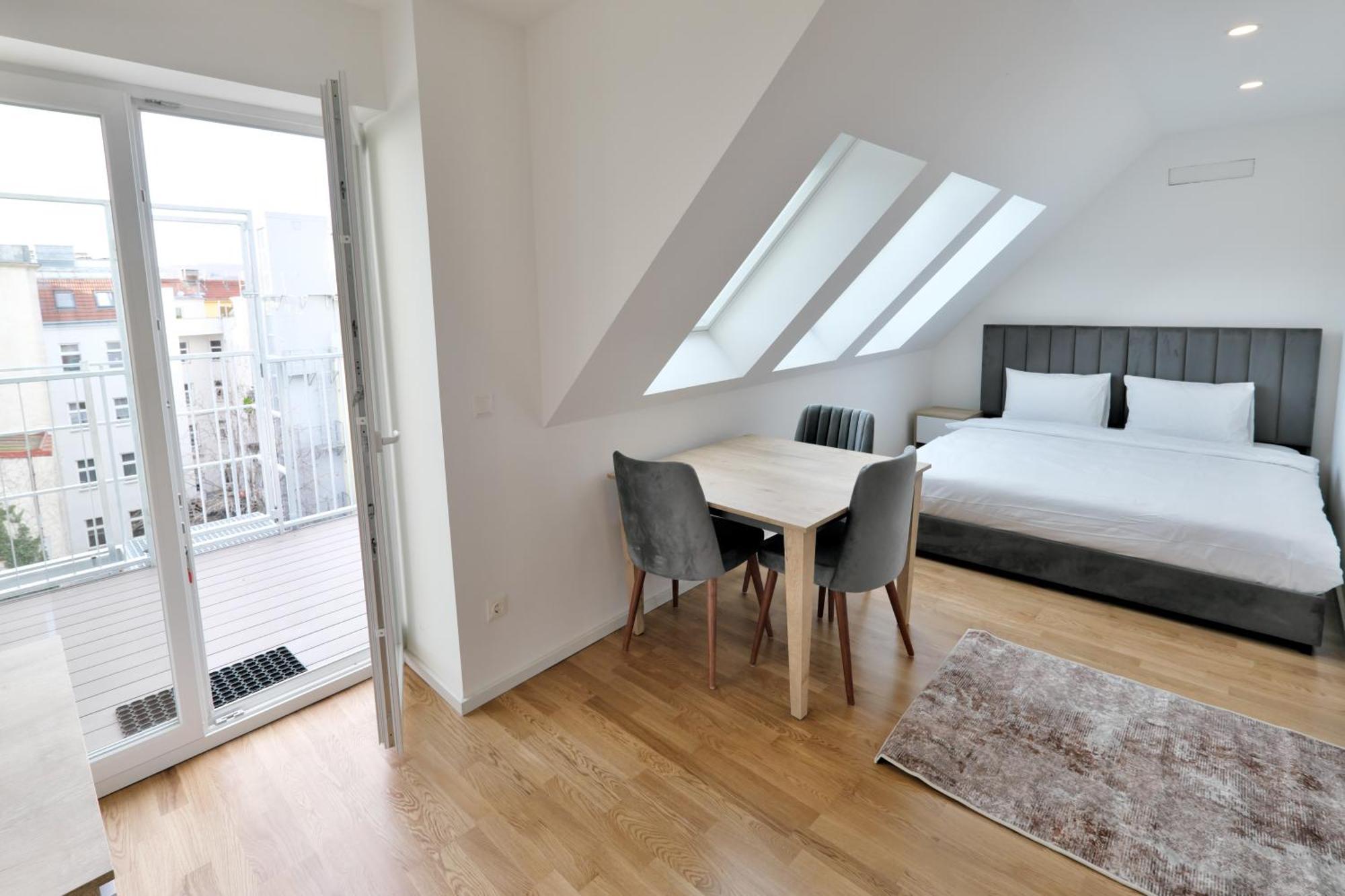 Vienna Lotus Apartments Bagian luar foto