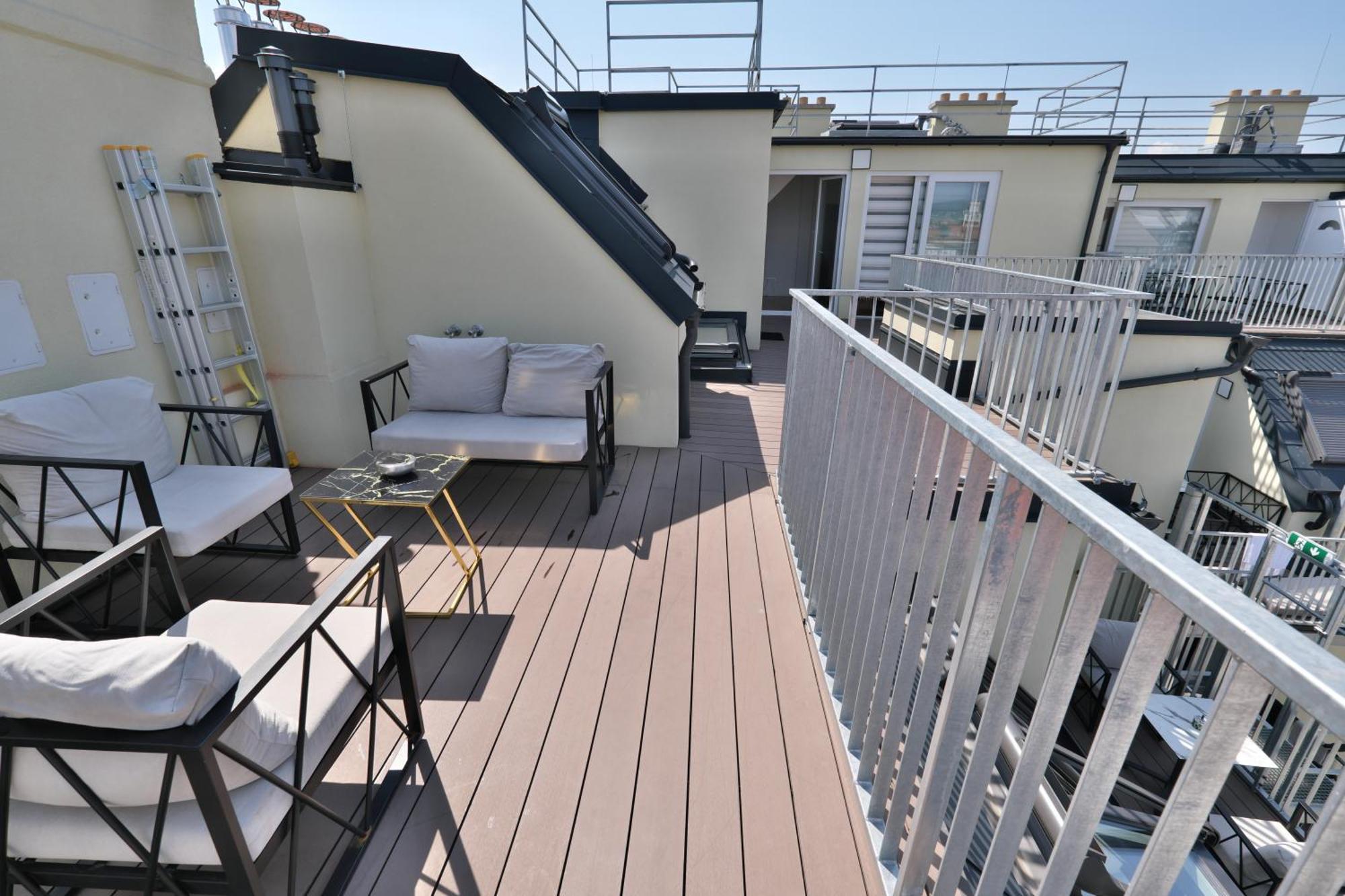 Vienna Lotus Apartments Bagian luar foto
